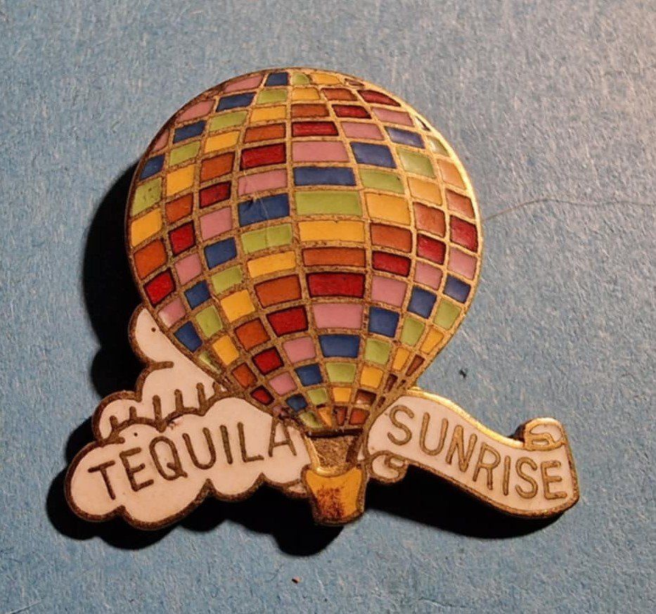 Plaketten & Abzeichen: Ballon PinTequila Sunrise – Gebraucht aus Härkingen von specialshapes