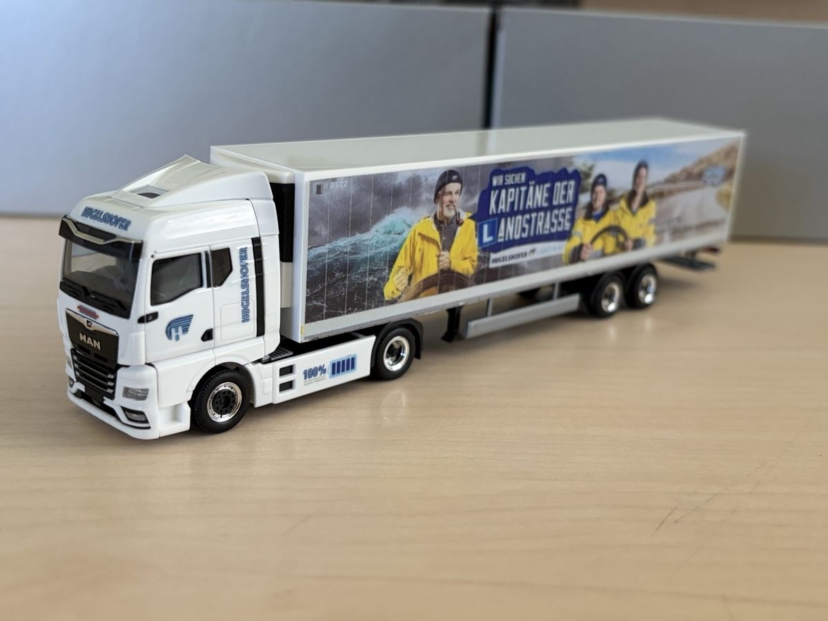 Herpa Modellautos: MAN eTGX Hugelshofer Fahrschule  – Neu und originalverpackt aus Felben-Wellhausen von Mobil01