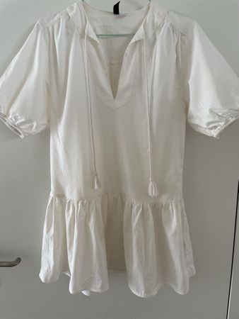 Kleid weiss Grösse XS mit Volant kurzärmlig NEU