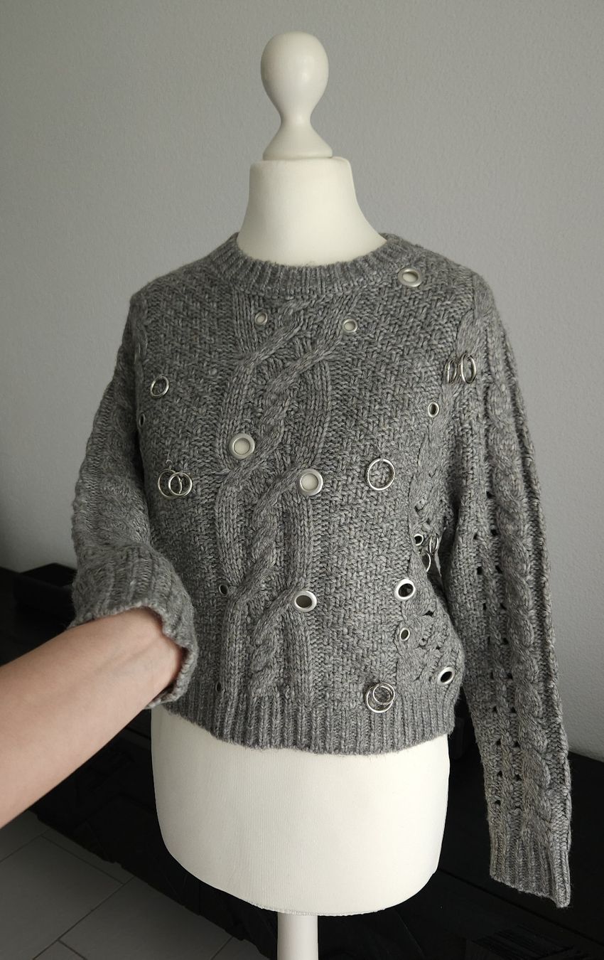 Maglioni & Felpe: Grauer Strickpullover Grösse S – Usato da Bülach venduto da Recherchieren