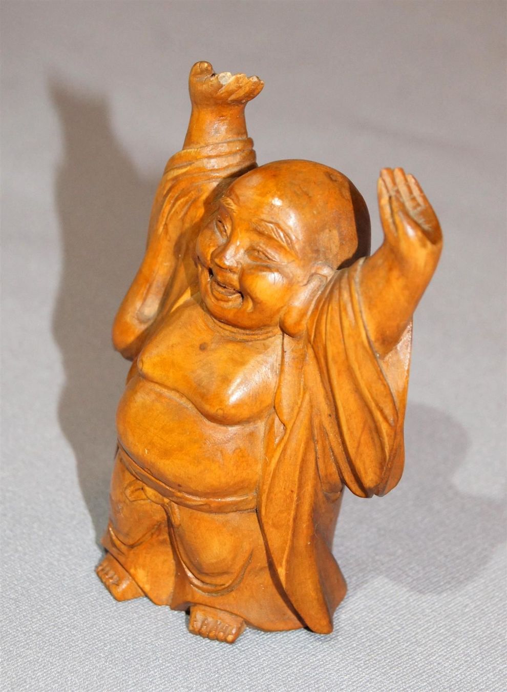 Figuren: Lachender, stehender «Happy» Buddha – Gebraucht aus Geroldswil von ARTEFACTO 6