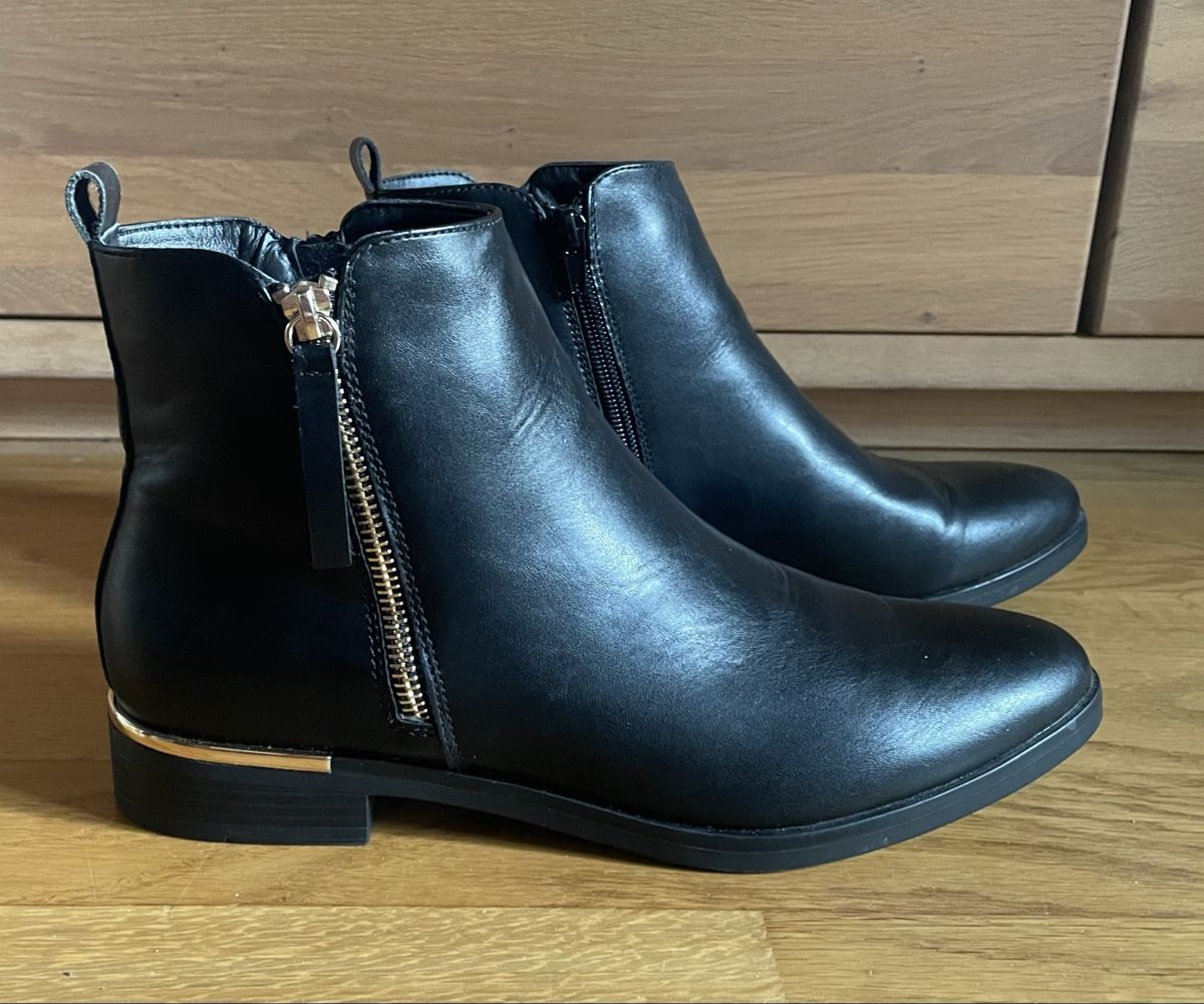 Graceland Scarpe da donna: Schwarze Stiefeletten Gr. 41 mit Reissverschluss – Usato da Bolligen venduto da A.bill