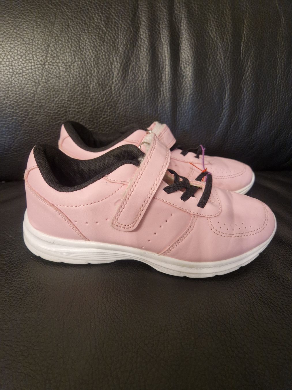 Scarpe per ragazze: Chaussures roses enfant taille 33 – Usato da Penthaz venduto da Sosotroc