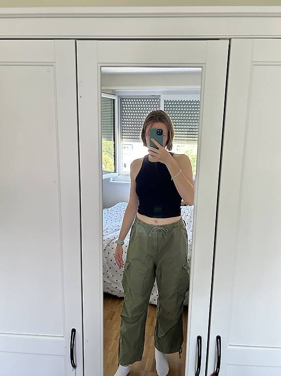 Pantalons: OLIVEGRÜNE CARGO-HOSE – D'occasion à Zürich par cla_l2t2