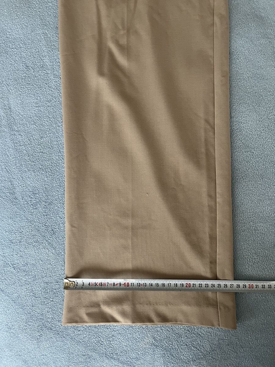 Lotti di vestiti: H&M Stoffhose Beige,mit passenden Oberteil – Nuovo (secondo la descrizione) da Olten venduto da sae_82z2 3