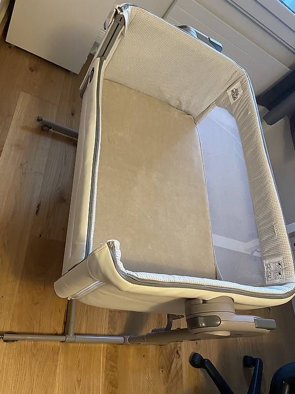 Berceaux: Chicco bedside crib next2me magic – D'occasion à Zürich par carlottaf 1