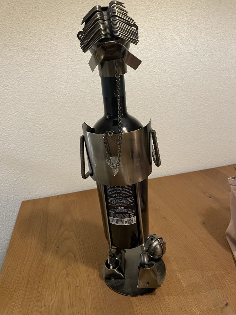 Weingestelle & -ständer: Flaschenhalter „Fussballer“ – Gebraucht aus Herisau von Daisy8613 5