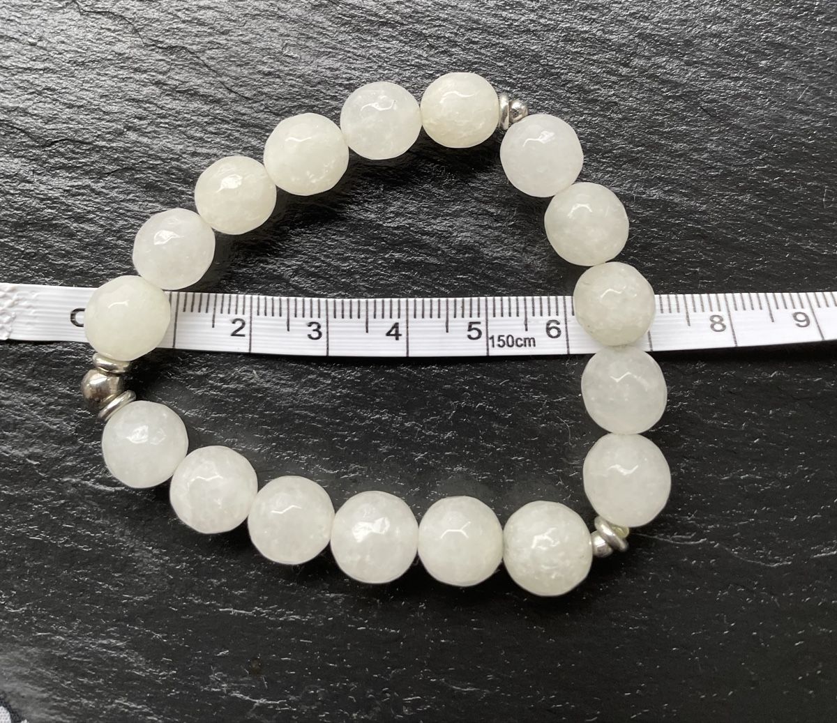 Bracciali & Braccialetti: Weisses Jade Armband, facettiert, elastisch, neuwertig! – Usato da Bronschhofen venduto da Sommernacht03 3