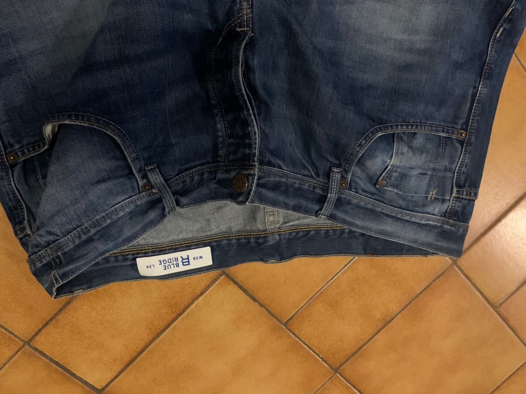 Pantaloni: Pantalon posé à plas 50 cm – Usato da Veyrier venduto da kimedovapa 1
