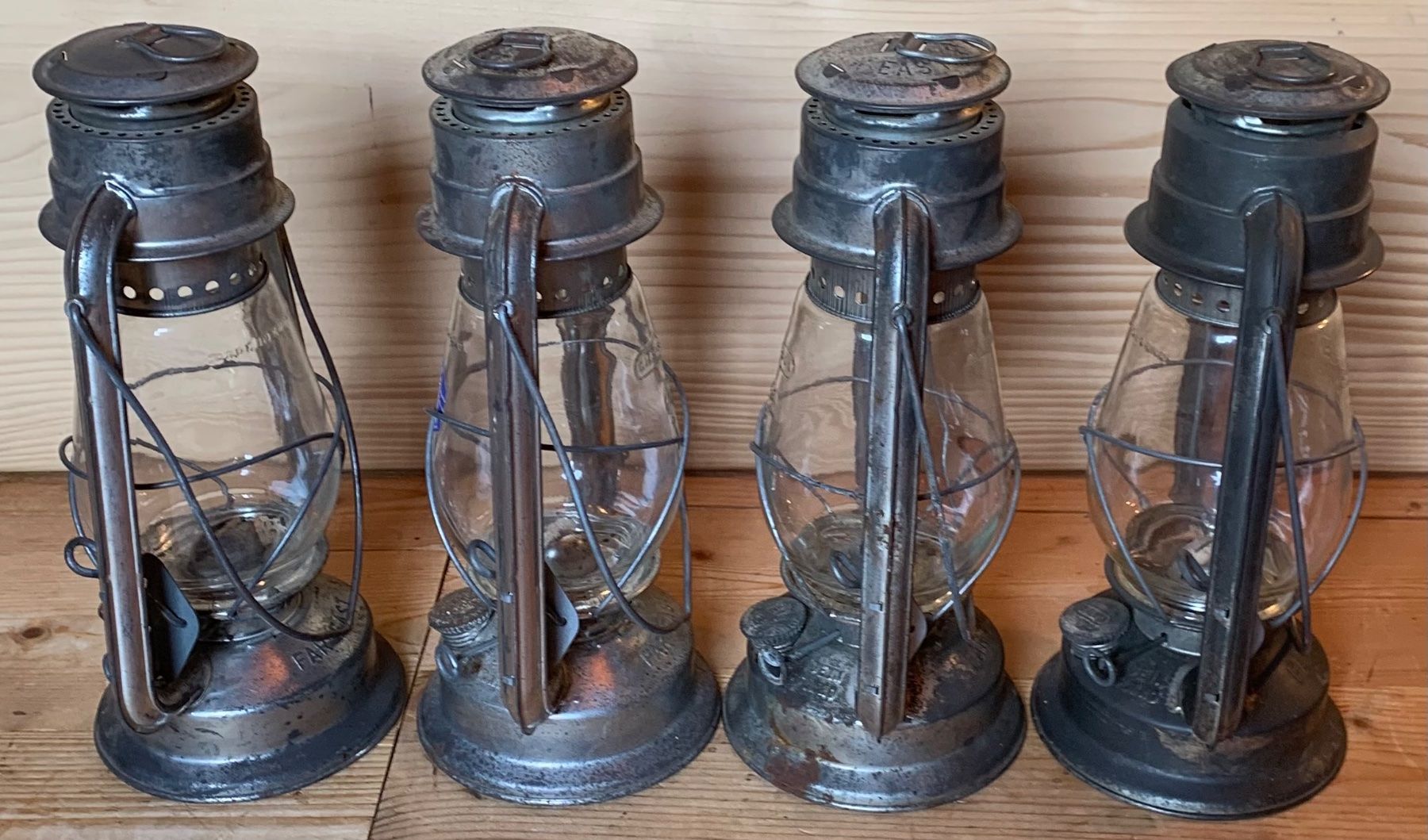 Lampes & Eclairage: 4 Petrollaternen Chalwyn der CH Armee – D'occasion à Goldingen par Bergler012 1