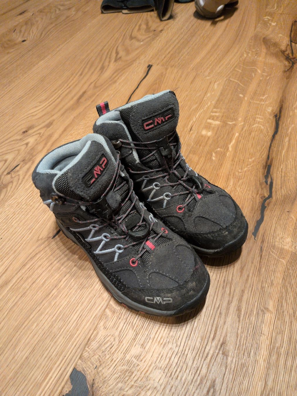 CMP Scarpe per ragazzi: Wanderschuhe CMP Trekking grau schwarz Gr. 30 – Usato da Wildegg venduto da Sansibar6