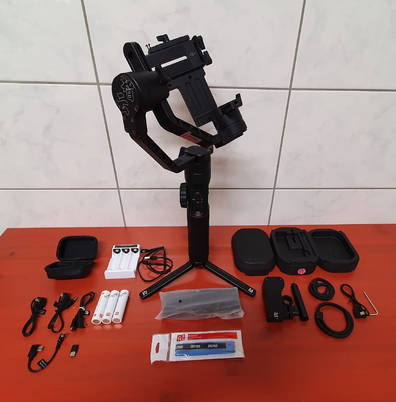 Zhiyun Supporti a parete: Zhiyun Crane 2 Gimbal – Nuovo (secondo la descrizione) da Schmerikon venduto da mike_96