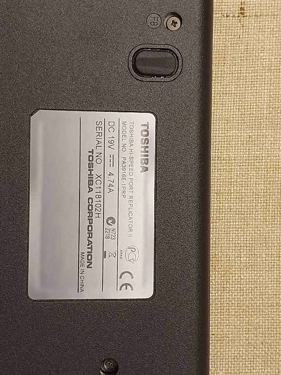 Docking station: Toshiba- Dockingstation – Usato da Binningen venduto da Viriatus 3