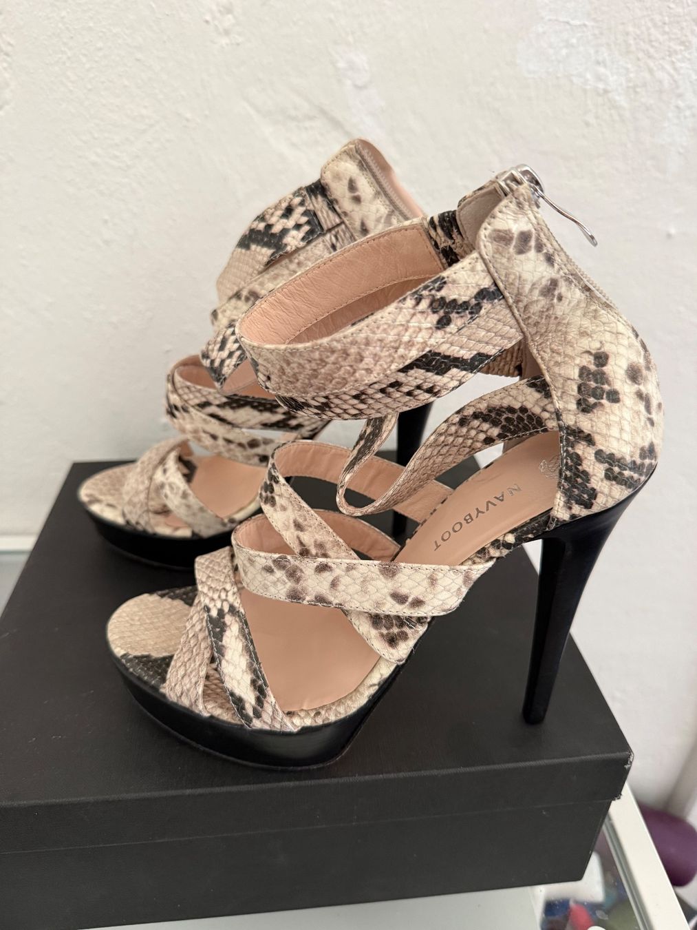 Navyboot Chaussures femmes: Navyboot Sandalen aus Leder – Neuf (Voir description) à Richterswil par CarlotaMaria 1