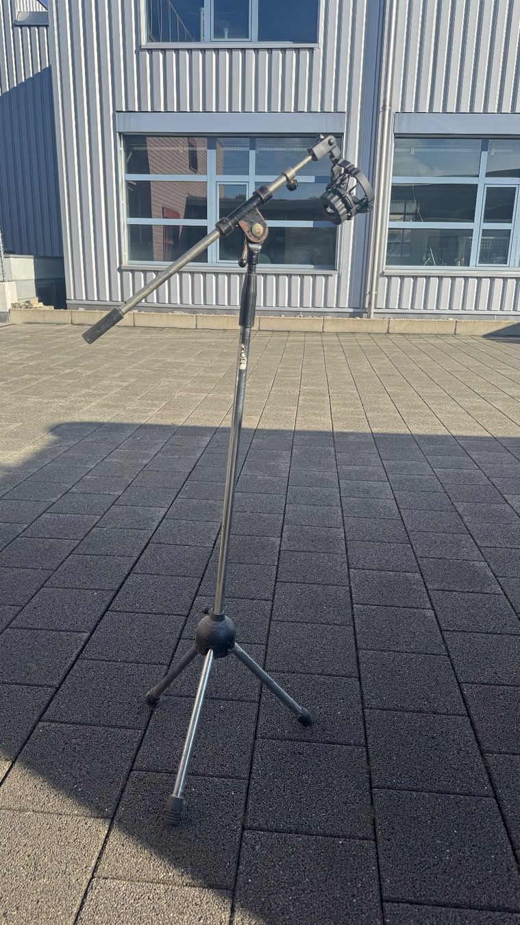 Supporti per strumenti musicali & leggii: Mikrofonständer – Usato da Knutwil venduto da Clabrey
