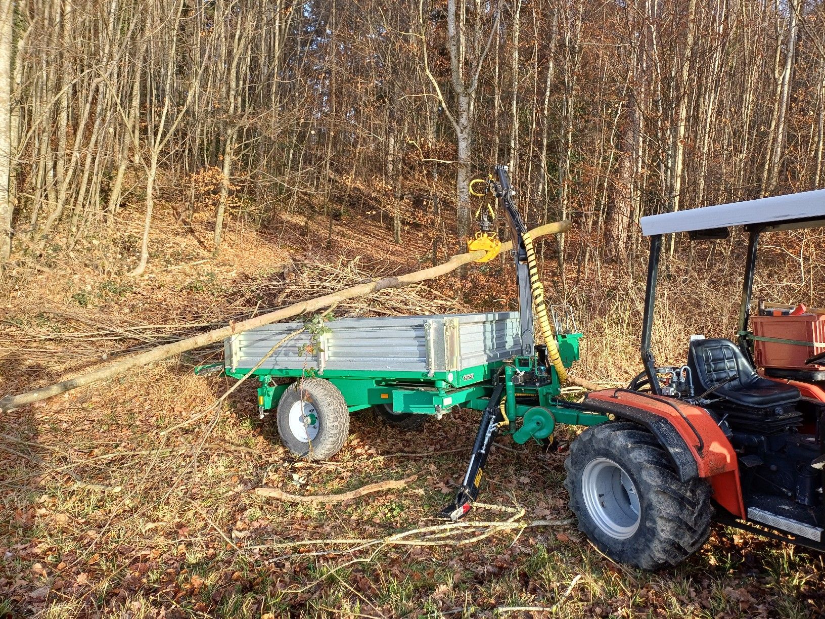 Carraro Trattori: Carraro mit Kipper und Forstkran – Usato da Tobel venduto da Schlufi501 2
