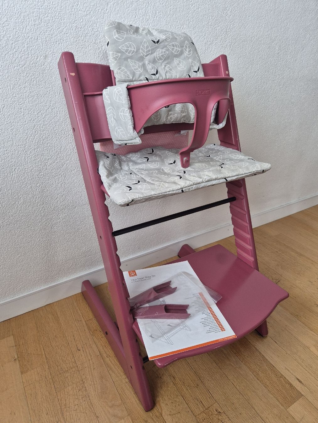 Stokke Seggioloni: TrippTrapp Heather Pink mit Babyset und Tasche – Usato da Spiez venduto da LiquidFrog