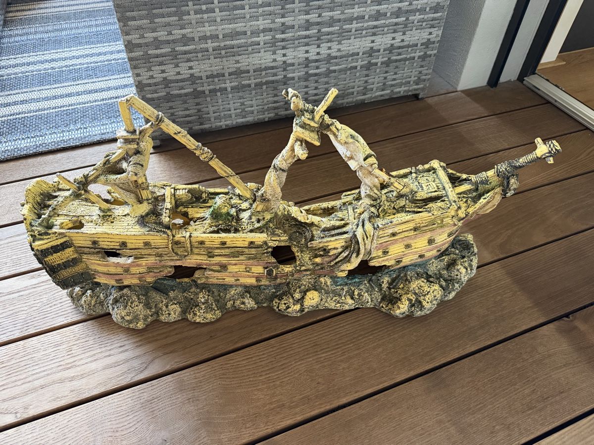 Tutte le decorazioni: Aquarium Shipwreck Decoration – Usato da Altendorf venduto da Angie__Z 1