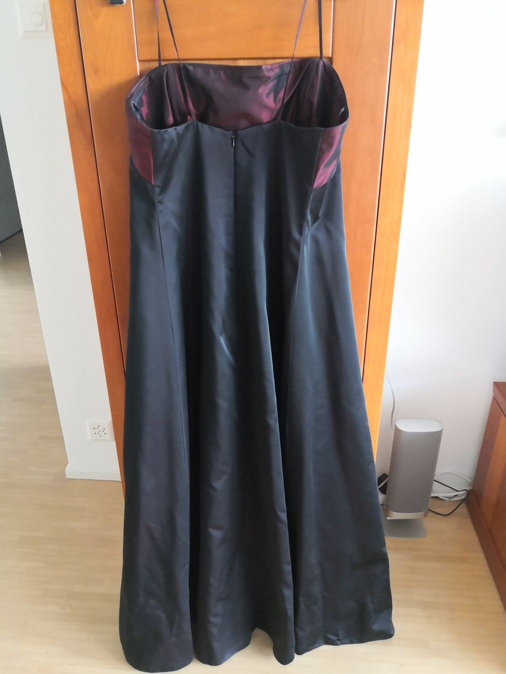 C&A Kleider: Abendkleid in Schwarz/Dunkelrot, Gr. 42 – Gebraucht aus Wädenswil von coconut1289 1