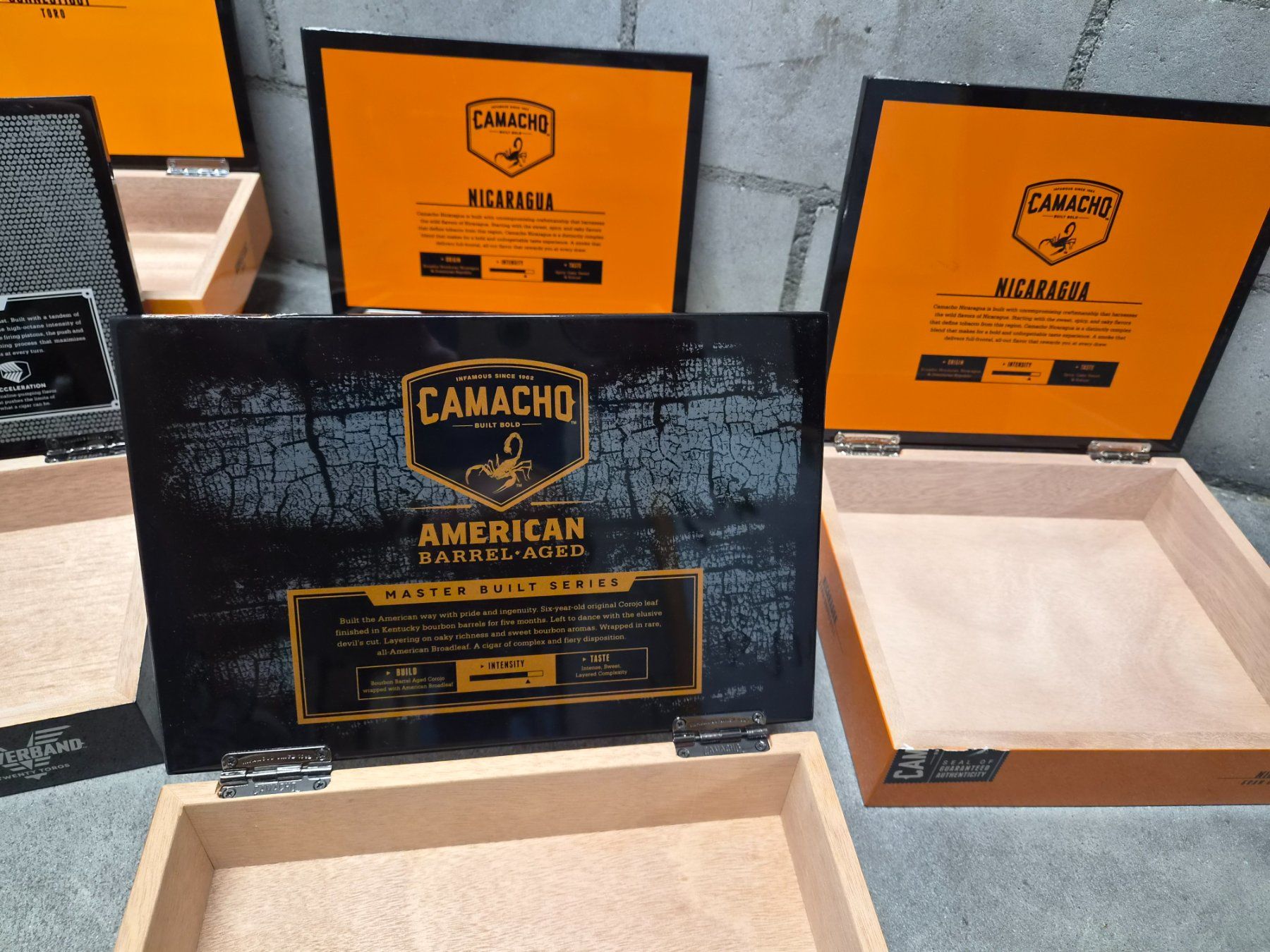 Caisses de transport: Zigarrenkisten 6x CAMACHO – D'occasion à Wetzikon ZH par Tothart 6