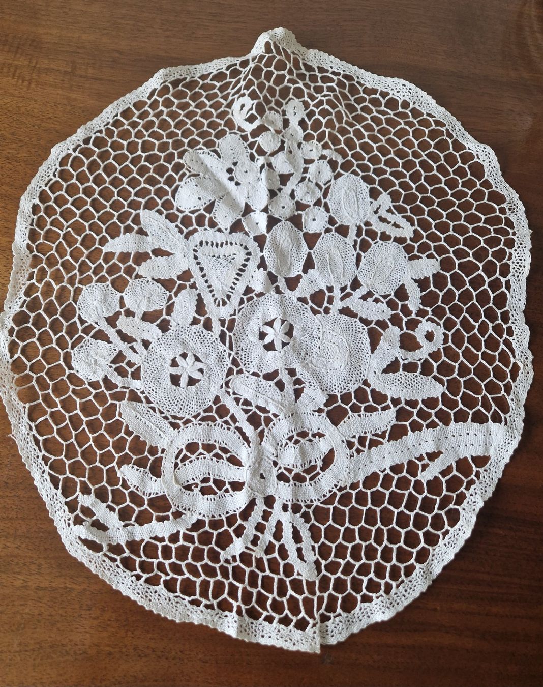 Altra biancheria da tavola: Klöppelspitze Deckeli 36x30cm – Usato da Bern venduto da Antikbatik 1