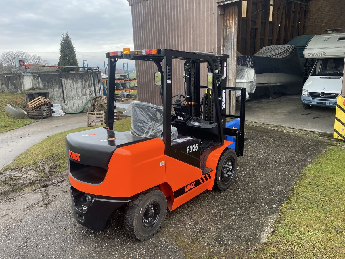 Diesel Gabelstapler & Hubwagen: Vmax 3.5t mit Yanmar Dieselmotor – Neu und originalverpackt aus Malters von cha_cy92 3