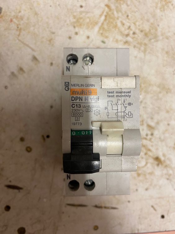 Merlin Gerin Multi 9 DPN Vigi C13 FILS 30mA (Gebraucht) in ...