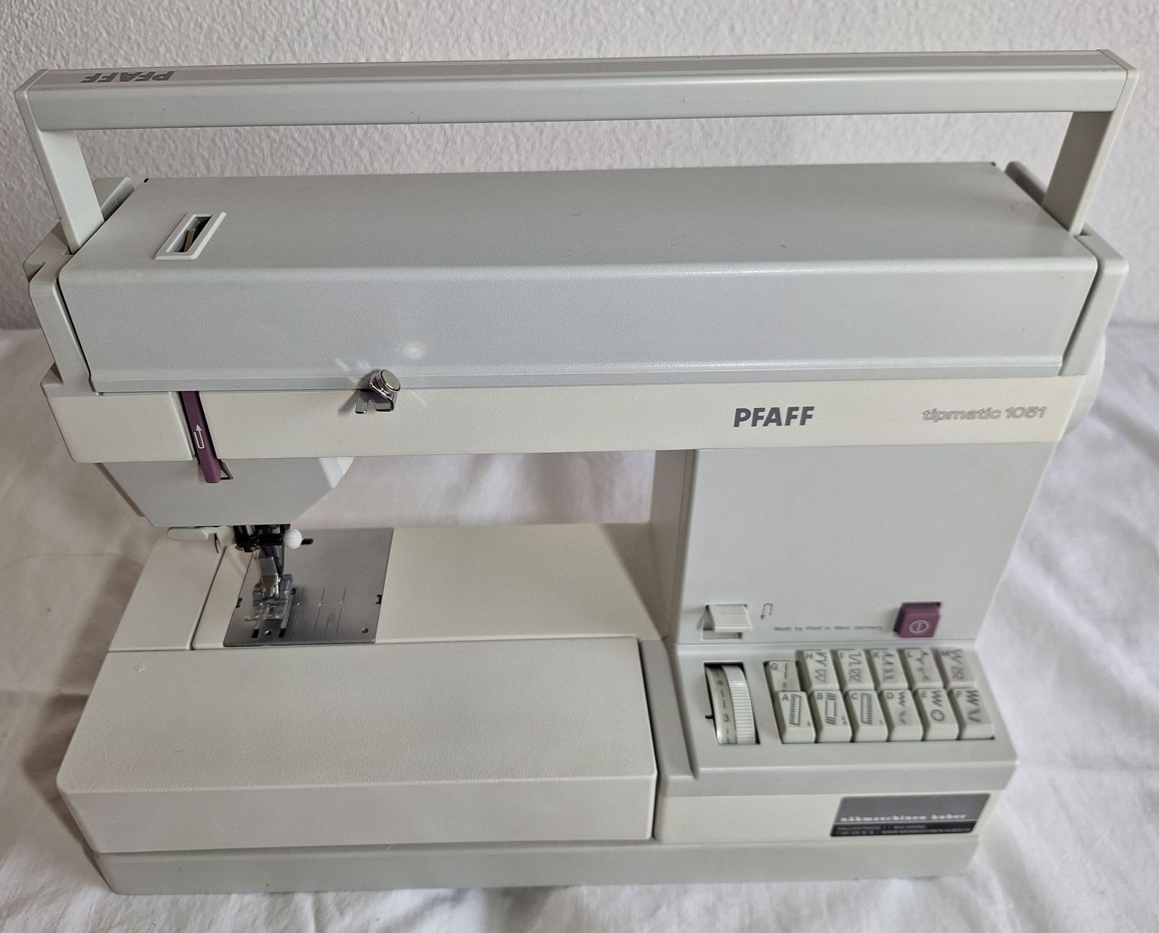 Pfaff Macchine da cucire: PFAFF Nähmaschine 1051 – Usato da Hochdorf venduto da Guidoni