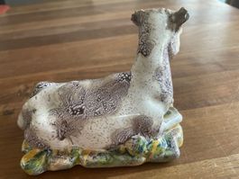 Fayence Tierfigur liegende Kuh 18.Jht