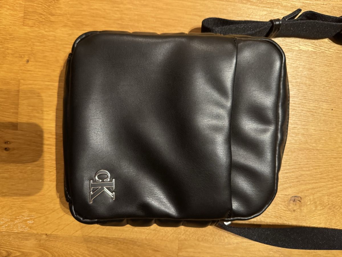 Calvin Klein Borse: Calvin Klein Umhängetasche – Usato da Steffisburg venduto da Pat_rs6w