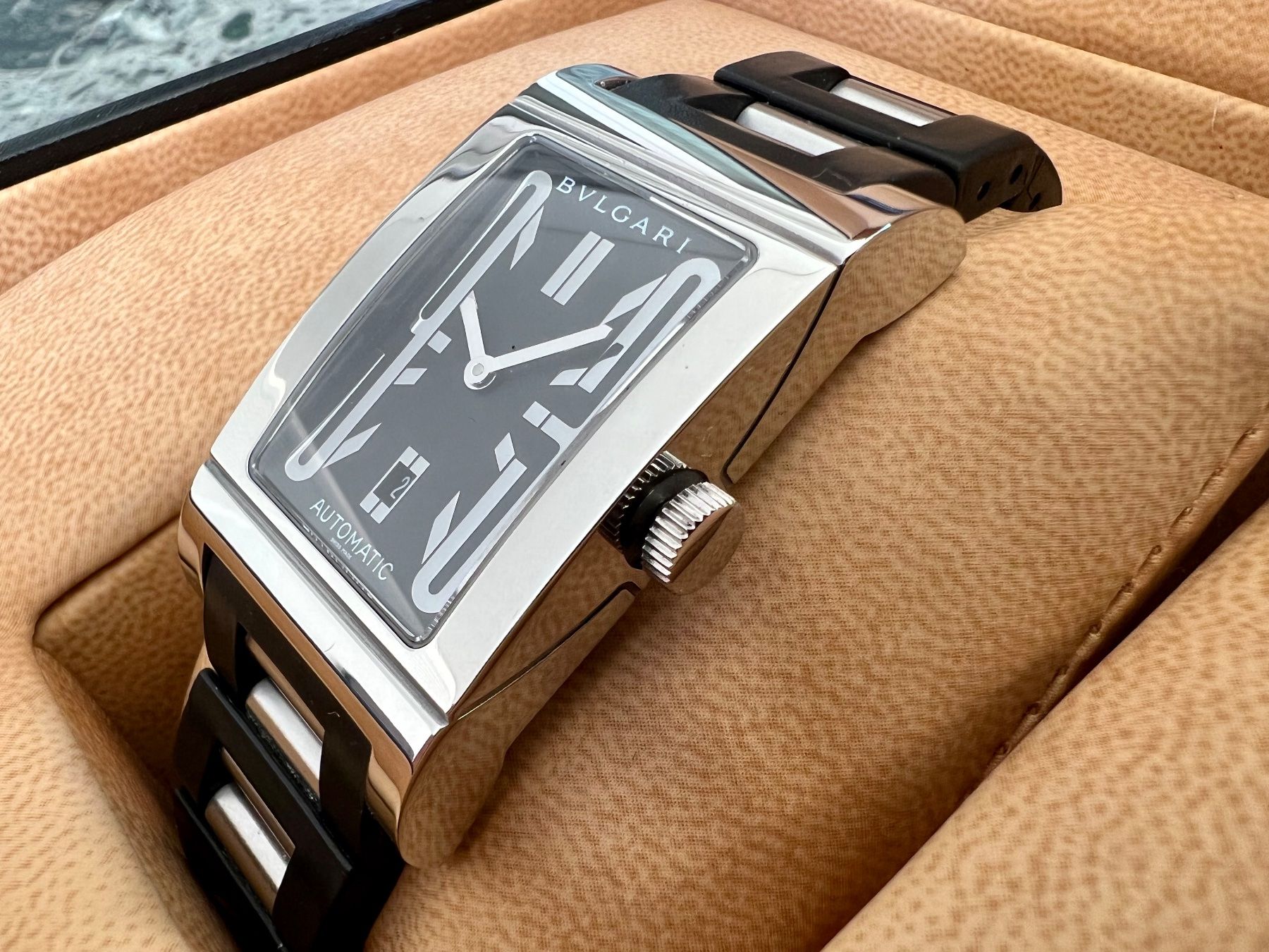Bulgari Uhren: BULGARI Rettangolo Automatic, vulcanised rubber&steel strap – Gebraucht aus Le Mont-sur-Lausanne von LycaGallery 1