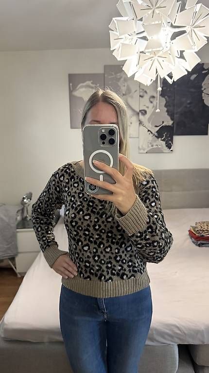 Maglioni & Felpe: Trendiger Strickpulli mit Leo-Muster, Grösse 34, Top Zust... – Usato da Pfäffikon SZ venduto da mer_qc7w