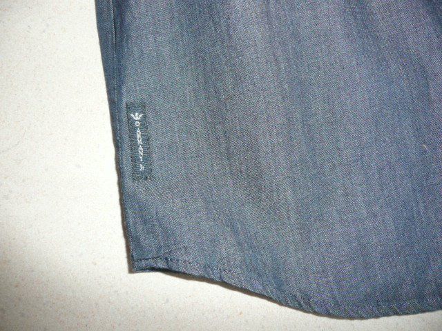 Armani Hemden, T-Shirts & Polos: Armani Junior 8J 130 CM – Neu (gemäss Beschreibung) aus Zug von falama 4