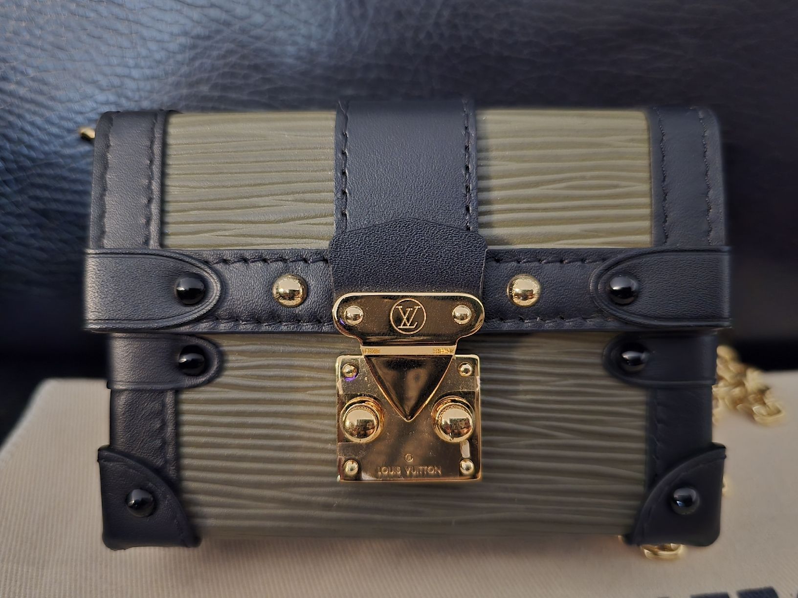 Louis Vuitton Borse: Louis Vuitton Epi Leather Essential Trunk NM – Nuovo (secondo la descrizione) da Gattikon venduto da lavric_d 1