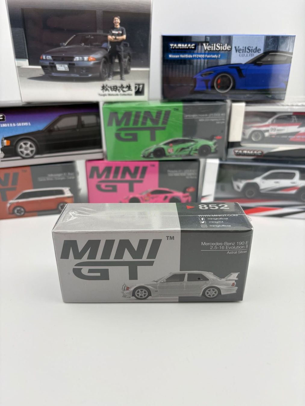Hot Wheels Modellini d'auto: Mini GT Mercedes-Benz 190 E 2.5-16 Evolution II - 852 – Nuovo e nell'imballaggio originale da Flawil venduto da HeisseReifen