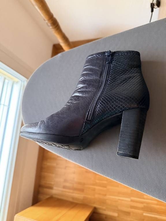 Chaussures femmes: Bottines bleues – D'occasion à Payerne par Babinou 2
