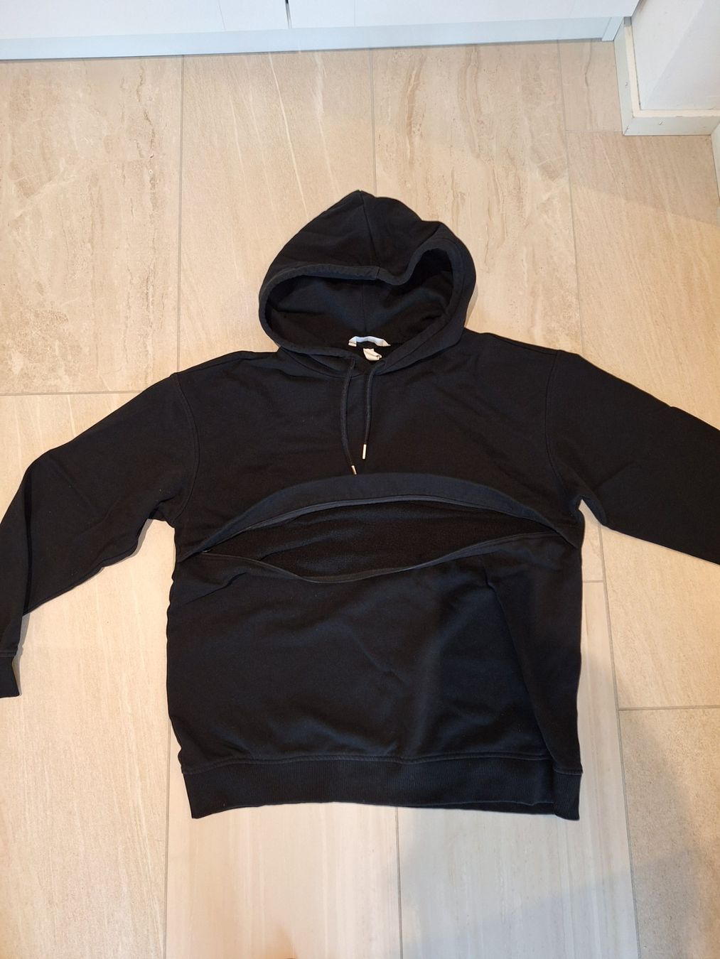 H&M Pulls & Sweat-shirts: Schwarzer Still-Pulli / Still-Sweatshirt mit Reissverschluss – D'occasion à Bad Zurzach par han_5znm 1