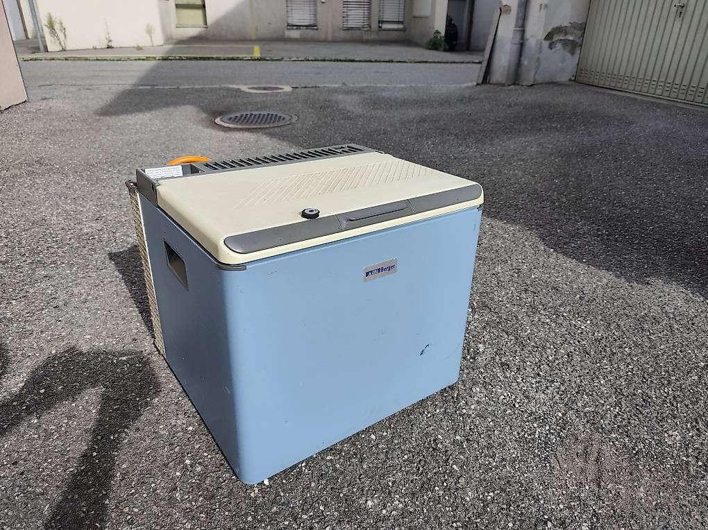 Frigoriferi & Refrigeratori: Kühlbox 12V 230V Gas – Usato da Domat/Ems venduto da Calanda88 3