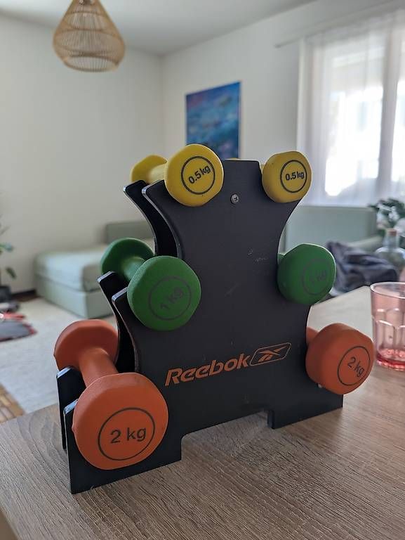 Manubri & Pesi: Reebok Hantelset mit Ständer – Usato da Thalwil venduto da Sopjayr