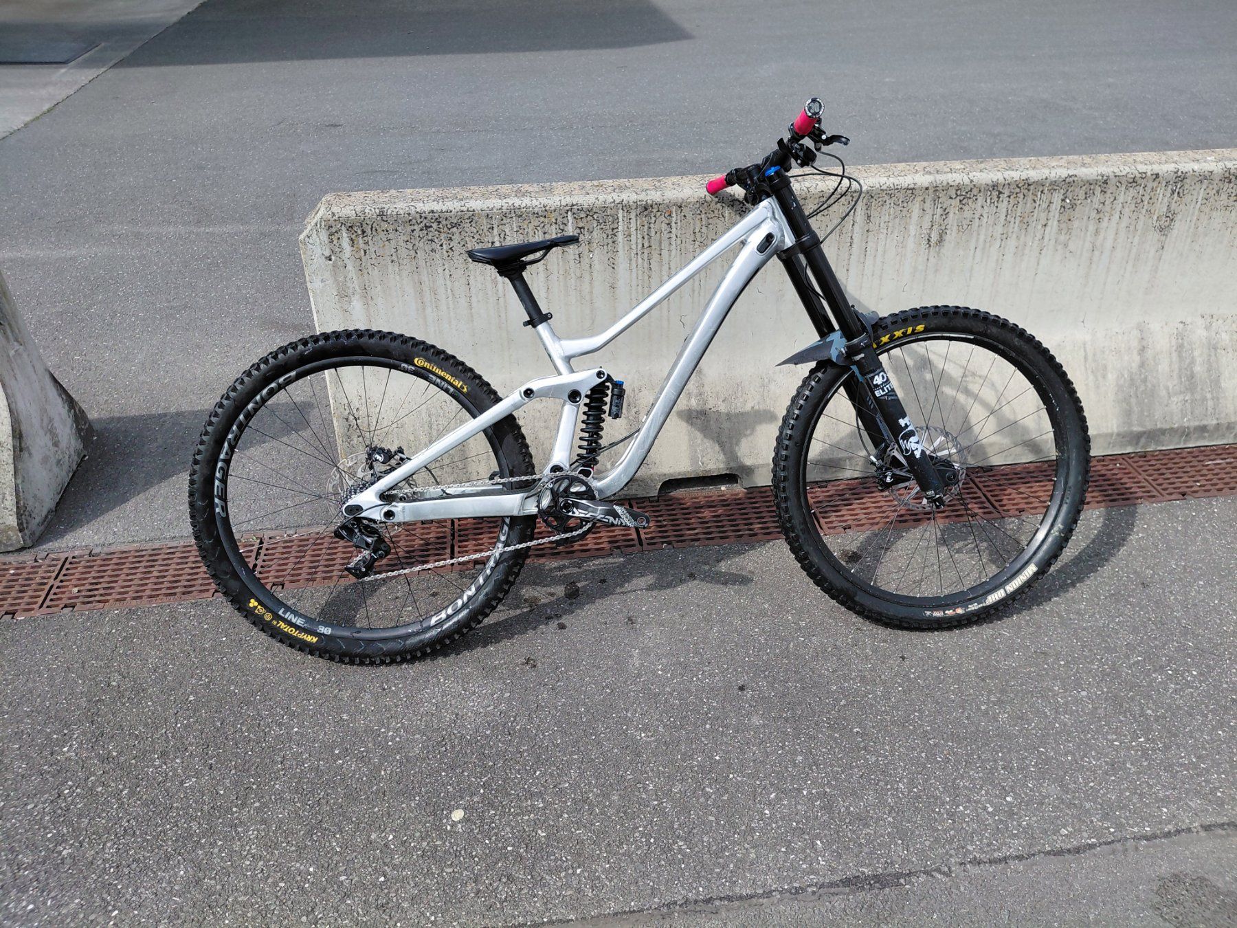 Scott Biciclette: Downhill scott gambler – Difettoso da Längenbühl venduto da sch_7z8n