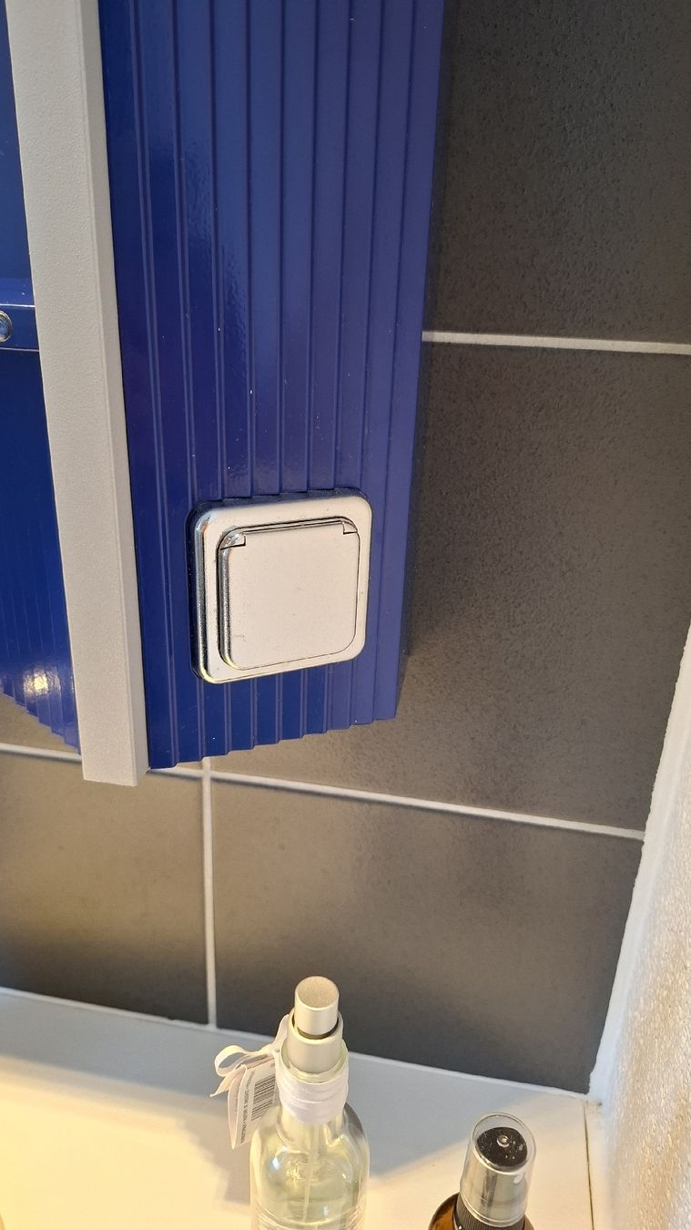 Schneider Armadietti a specchio: Spiegelschrank Schneider – Usato da Reiden venduto da Ckleeblatt 4