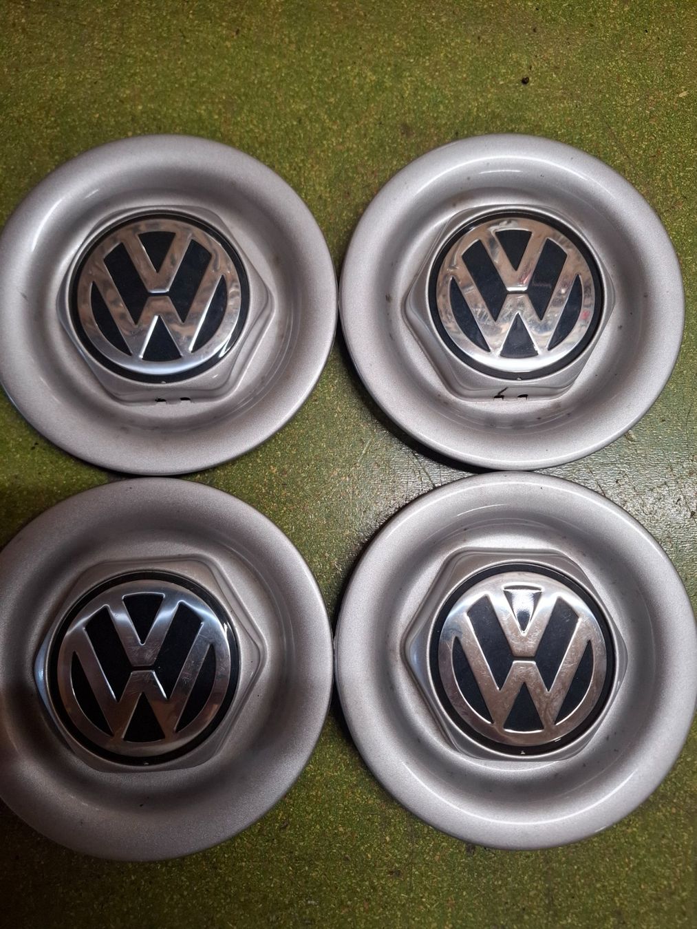 Tutti pezzi di ricambio auto: Nabendeckel Alufelge VW – Usato da Uttigen venduto da fourstrokeforce