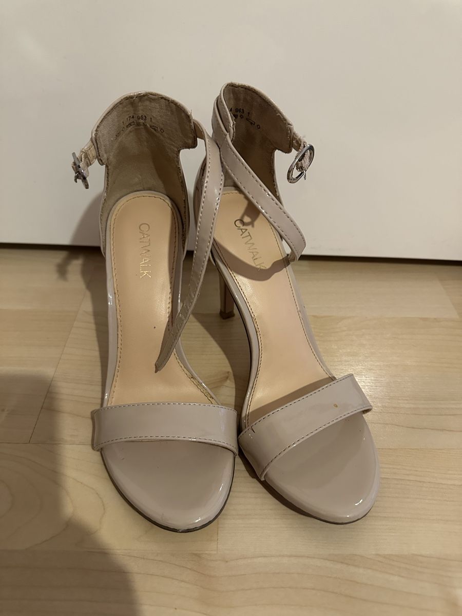 Dosenbach Scarpe da donna: Catwalk Sandaletten nude, Gr.36/37 – Usato da Triengen venduto da nes_l8cj