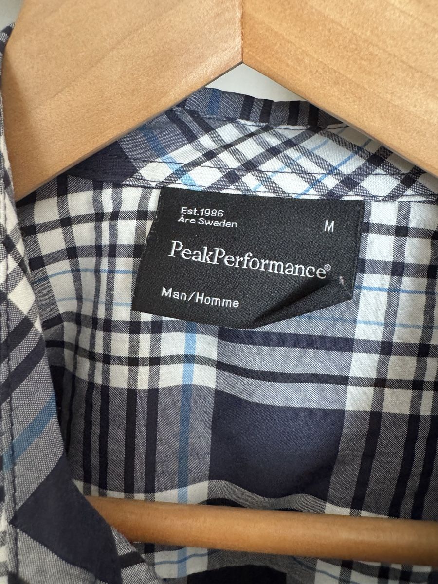 Peak Performance Chemises: Peak Performance Hemd M – D'occasion à Zürich par nicola.witzig 1
