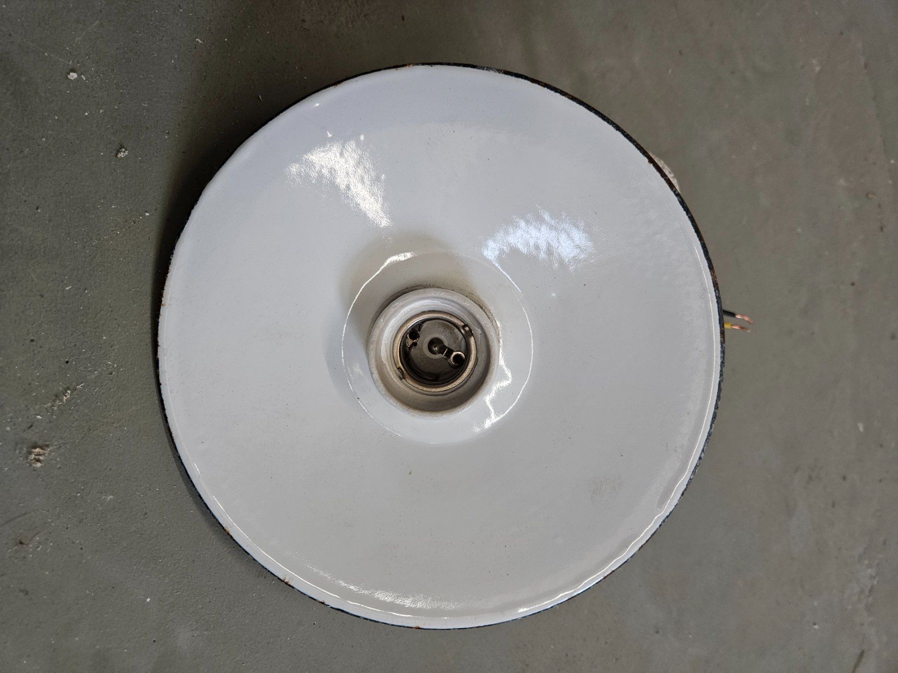 Lampadari & plafoniere: Antike Stall-Lampe Deckenlampe (emailliert) – Usato da Münchwilen AG venduto da pel_y9jx