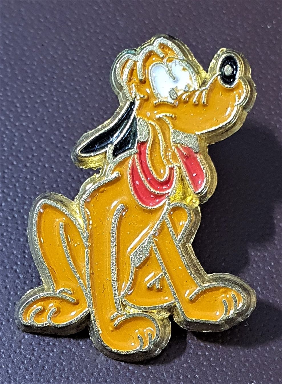 Placchette & Badge: Q518 - Pin Walt Disney - Pluto / ESSO – Usato da Reinach BL venduto da Boston-Verkauf