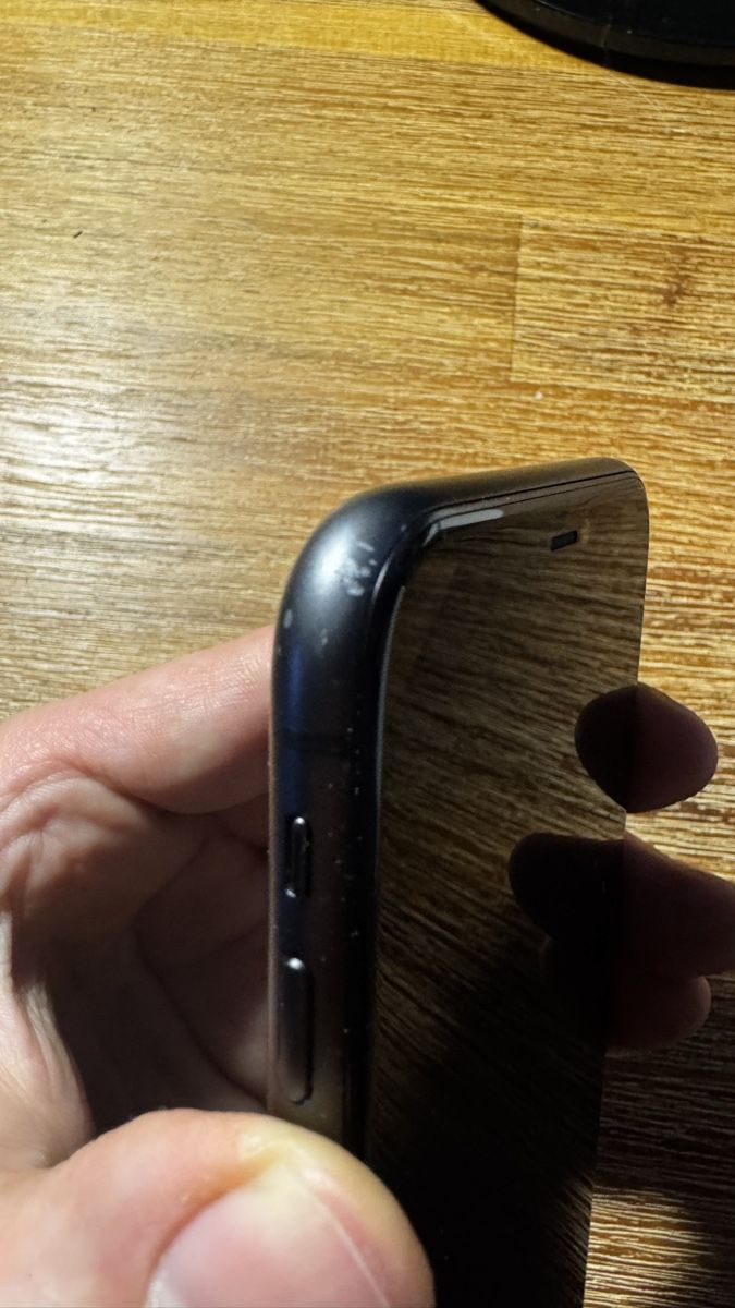 Apple Telefoni cellulari / Smartphones: iPhone 11 noir avec accessoires, bon état – Usato da Granges-de-Vesin venduto da Dricce36001 3