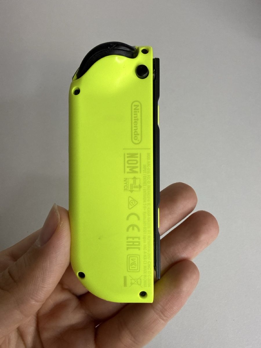 Nintendo Controller: Nintendo Switch Joy-Con Controller Neon Yellow Right – Gebraucht aus Ehrendingen von bubulence 2
