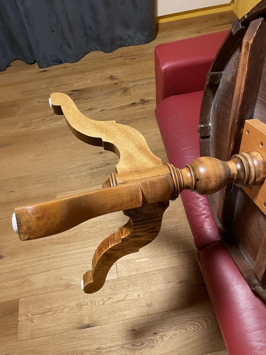 Tables: Runder Holztisch mit Schachbrettmuster - Ein Hingucker! – D'occasion à Ibach par Sunzis 4