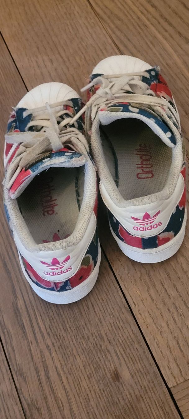 Adidas Chaussures garçon: Adidas Kinderschuhe – D'occasion à Bern par Anvawe 1